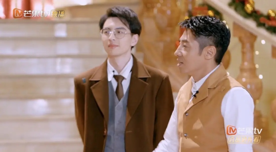 撒贝宁跟何炅说想大侦探了 曾因规定被迫离开明侦节目_腾讯新闻