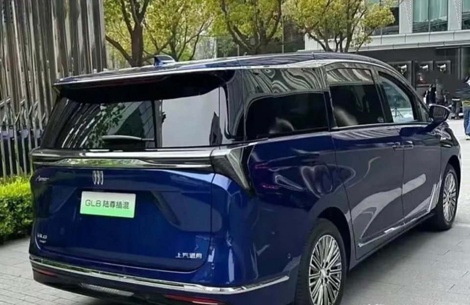 新别克gl8陆尊phev曝光配15t插混系统月底上市