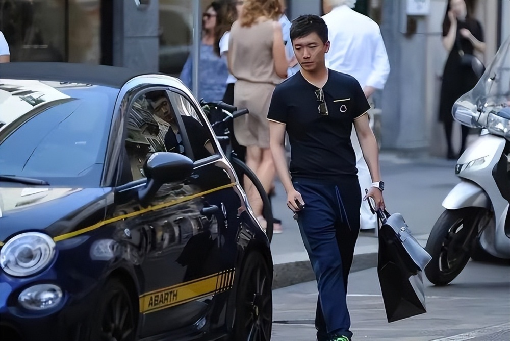 张康阳31岁生日举杯喝嗨了豪办圣诞晚宴又为国米赚500万欧