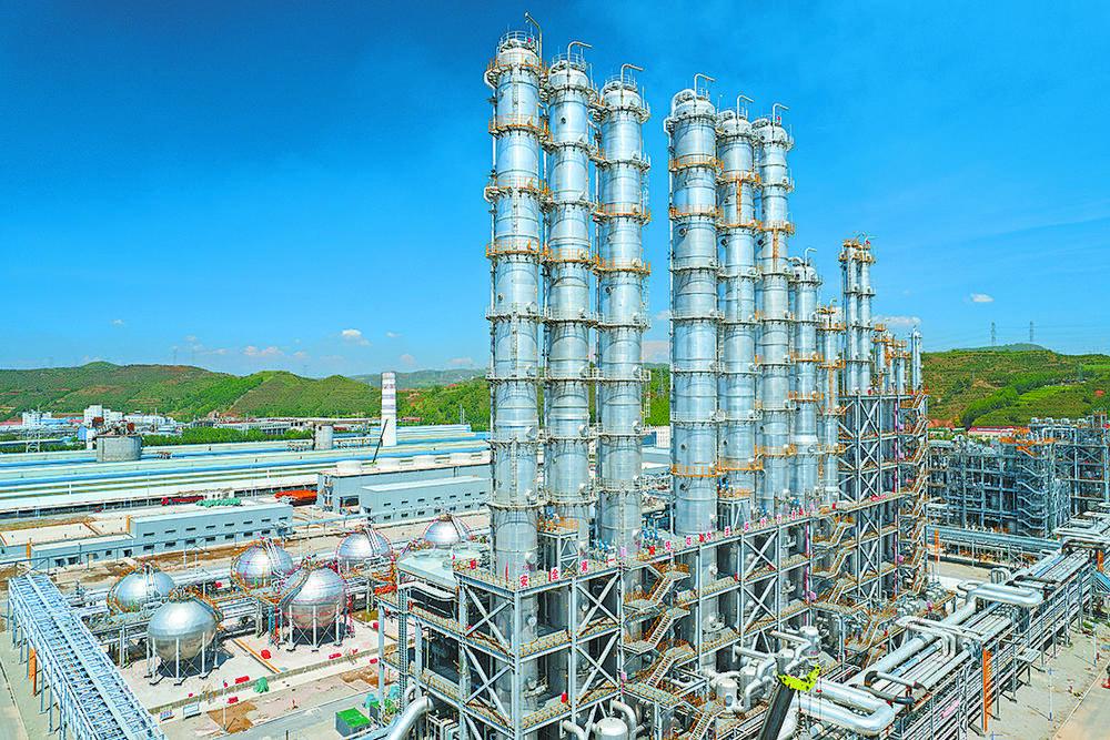 稳步迈向青海光伏产业春光无限的远方亚洲硅业做多晶硅产业发展的实干