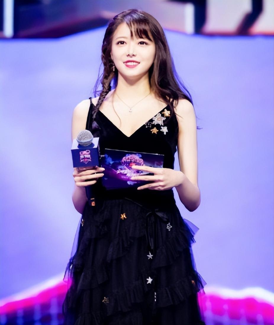 lpl季后赛骆歆一场未出,小号发文让人担忧,或转战主播_腾讯新闻