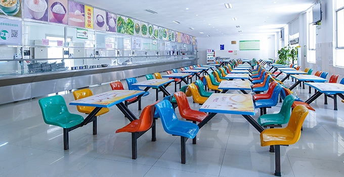 "鼠头鸭脖"食堂事件:中快餐饮正在配合调查_腾讯新闻