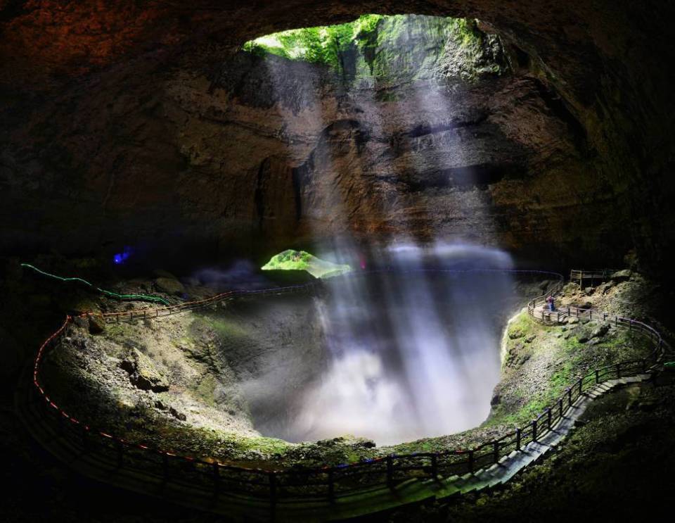 有明月峡古栈道,汉王老街等文化旅游地,也有曾家山林家坝子,川洞天坑