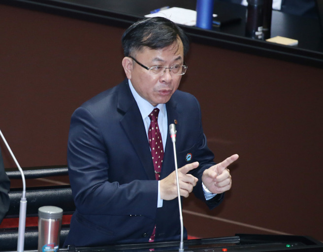 陈耀祥突然自爆不续任台网友喊要查到底