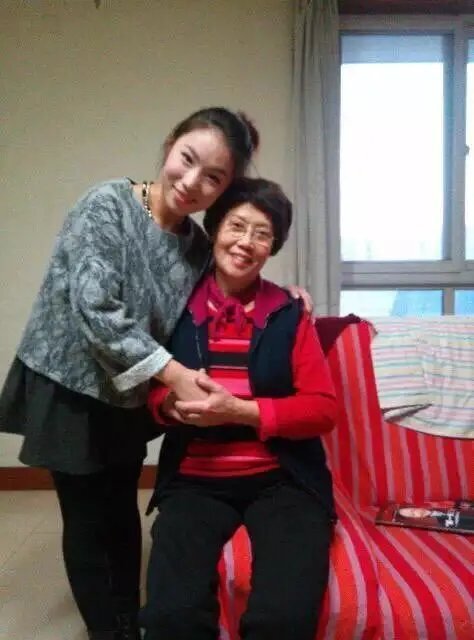 21岁女孩花光积蓄办豫剧团,曾靠直播唱戏凑工资,如