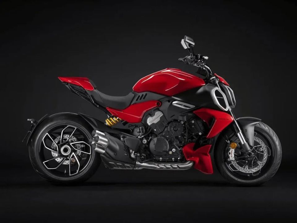 杜卡迪v4大魔鬼发布,售价22.8万起,网友:啥时候半价?ducati diavel v4