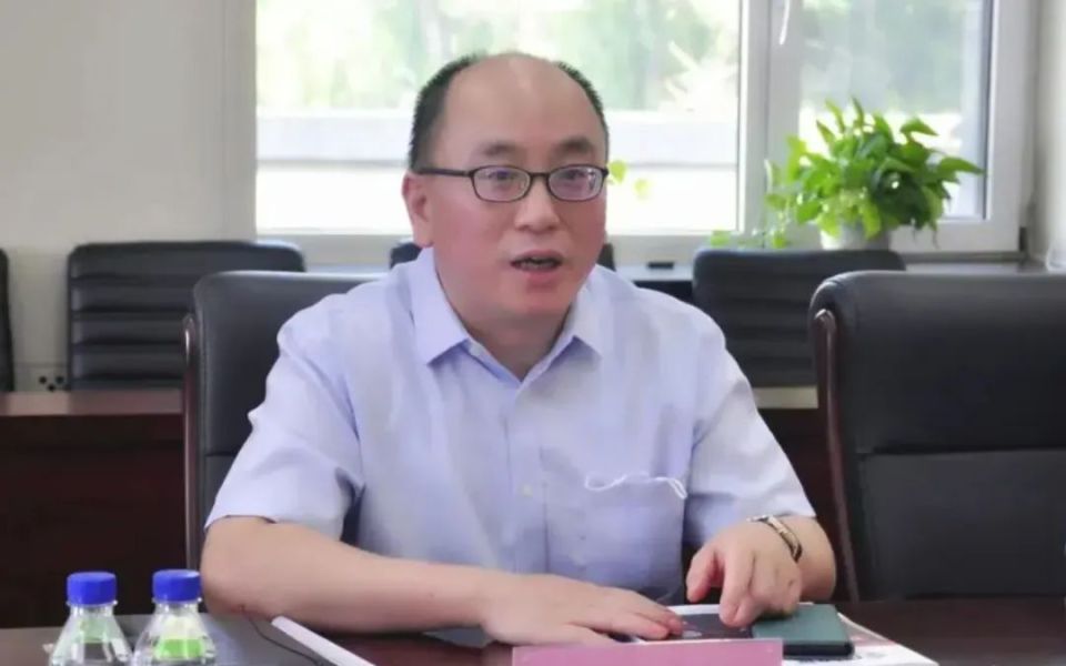 官方披露：胡宏他多次收受奢侈品包、手机、海鲜_腾讯新闻