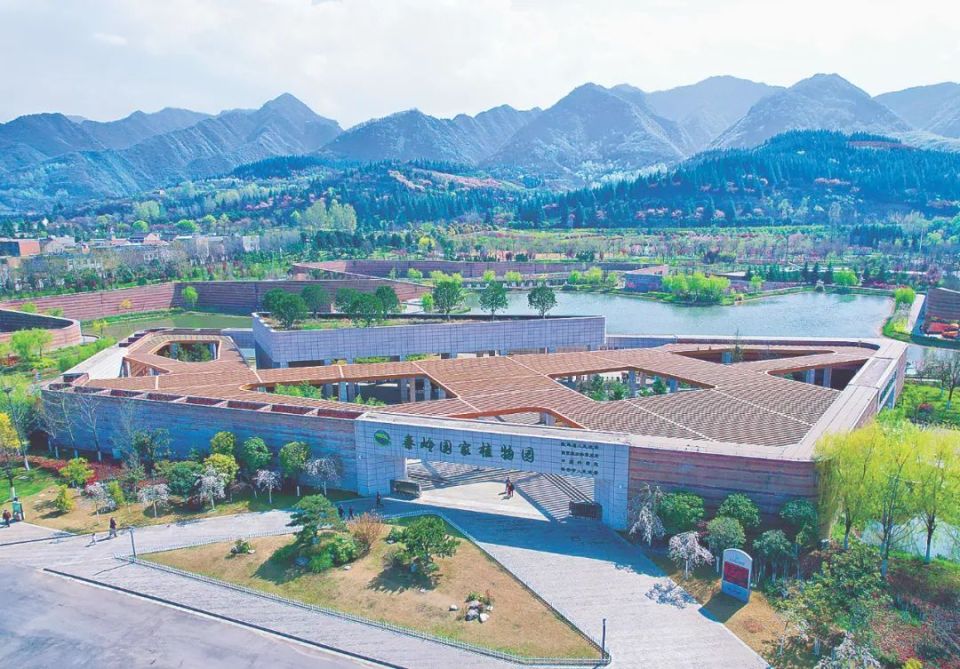 陕西就提出加强秦岭整体性保护的思路;2001年启动秦岭国家植物园筹建