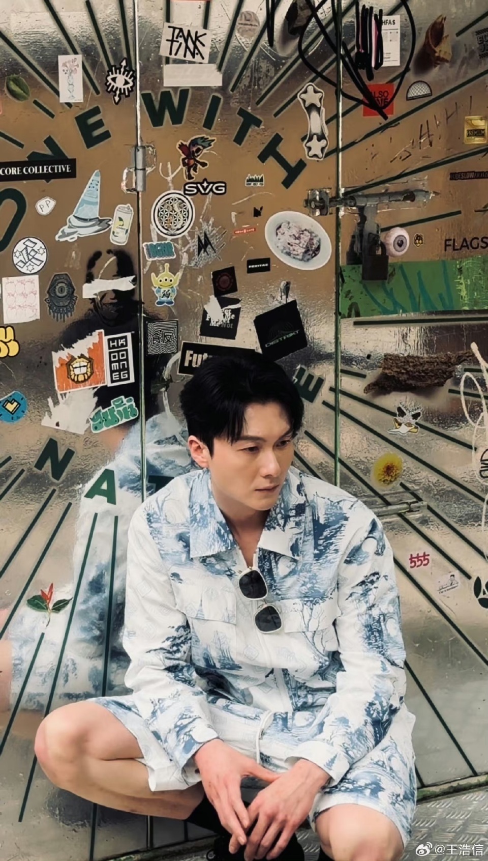 TVB视帝女儿疑近照曝光！长发大眼睛神似妈妈，被喊话原地出道-腾讯新闻