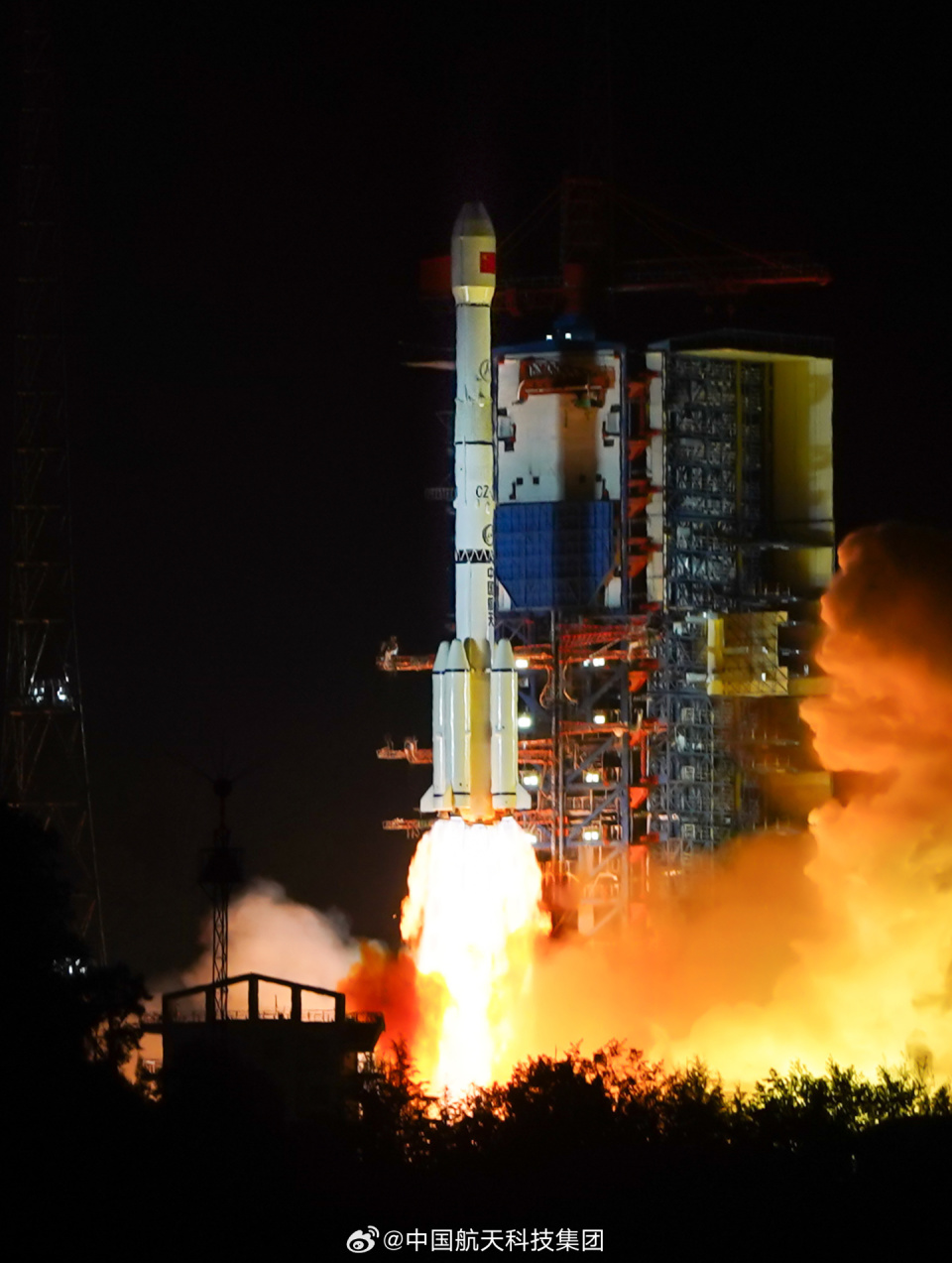 中国商业航天政策与技术双轮驱动对A股概念股投资价值的影响评估