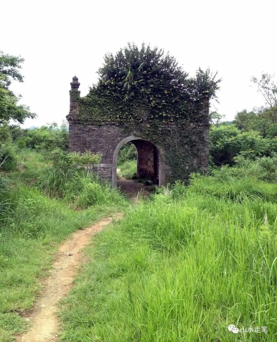 探路线路图探访湘桂商道的最佳路线,由灵田镇东庄村起步,一路翻山越岭