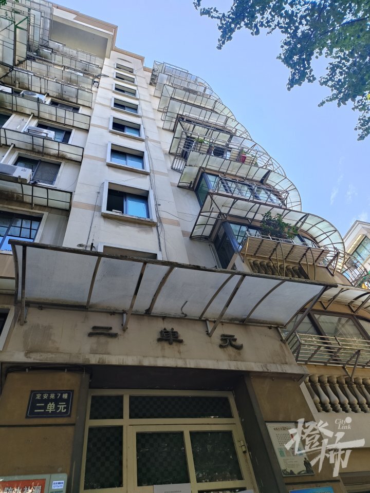 无影灯中间的是什么老旧电梯更新频传好消息：定安苑和惠民苑服役超过20年的老电梯100%换新_https://www.jmylbn.com_新闻资讯_第4张