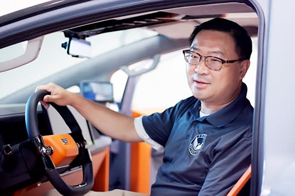 刚进入光伏产业,彭小峰就斥资几千万,一口气买下gt