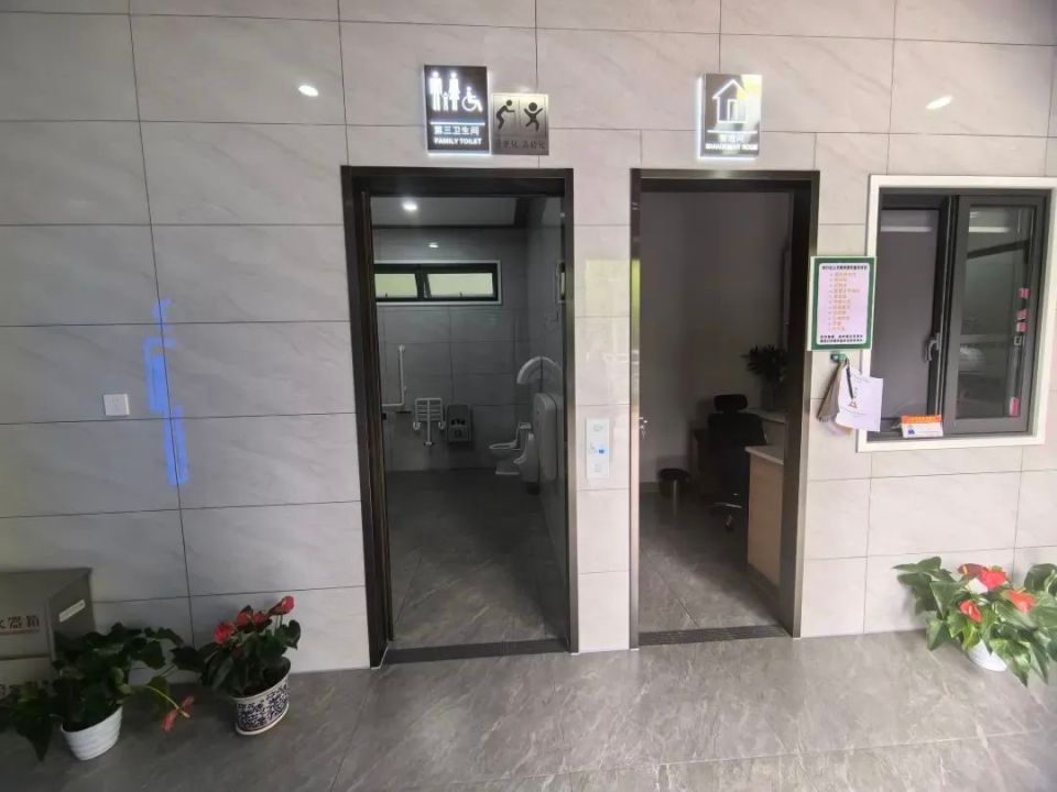 公厕 2,均配备"第三卫生间"!就在