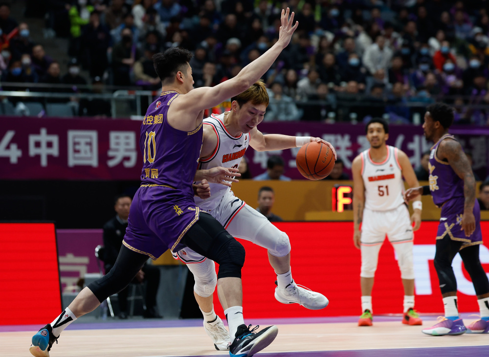 篮球cba常规赛北京控股迎战广东华南虎