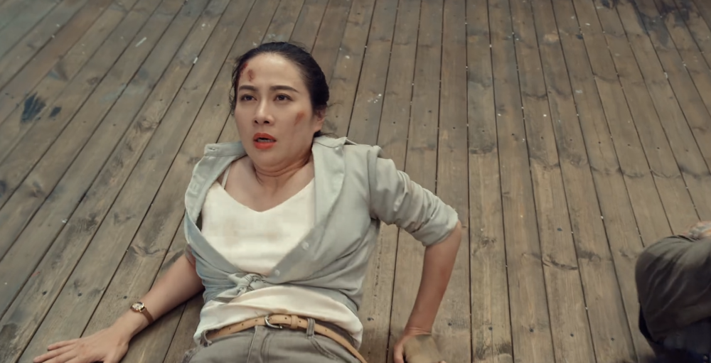 可惜就算山寨了《巨齿鲨》,也有叶璇这样的知名女演员助阵,这部《章鲨