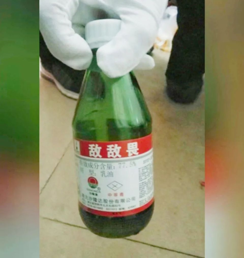 小区10余人紧急送医！竟是敌敌畏惹的祸？_腾讯新闻