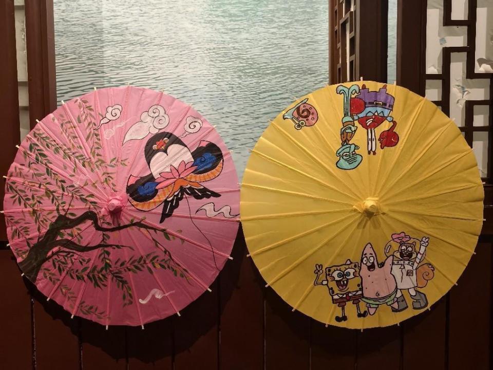 清明假期来青博看展画纸伞