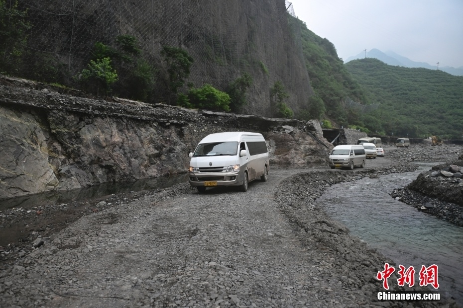 北京门头沟区大台街道近百名被困居民安全转移