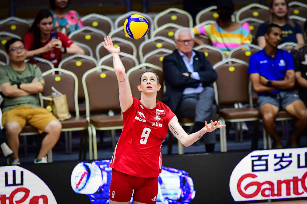 世界女排联赛:意大利3-0完胜波兰,埃格努22分,二传砍7