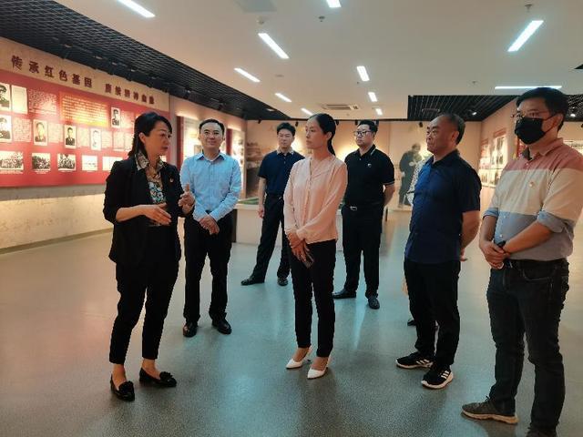 王晓芬先后前往中国民用航空飞行学院,德阳西小区迪力夏提餐厅调研