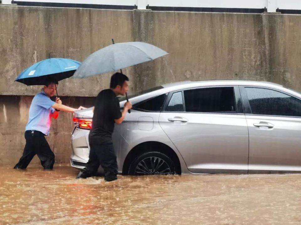 南昌大雨图片