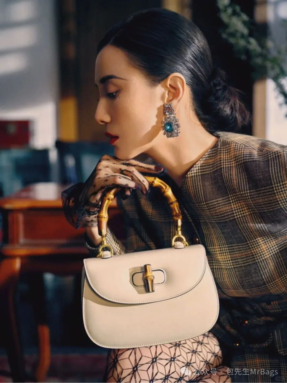 宋佳而且,gucci竹节包的质感也很吸引人!