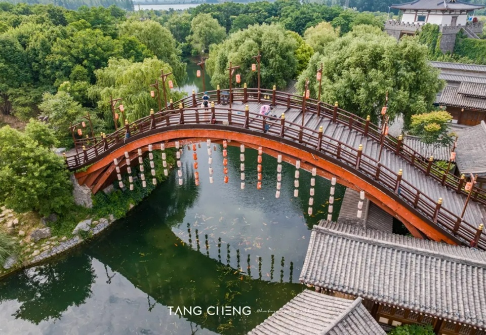 《庆余年2》拍摄地襄阳唐城搜索热度环比上涨169%,景区推出应届考生免