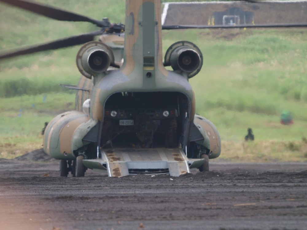 自卫队中的ch-47j"支努干"直升机(图集)_腾讯新闻