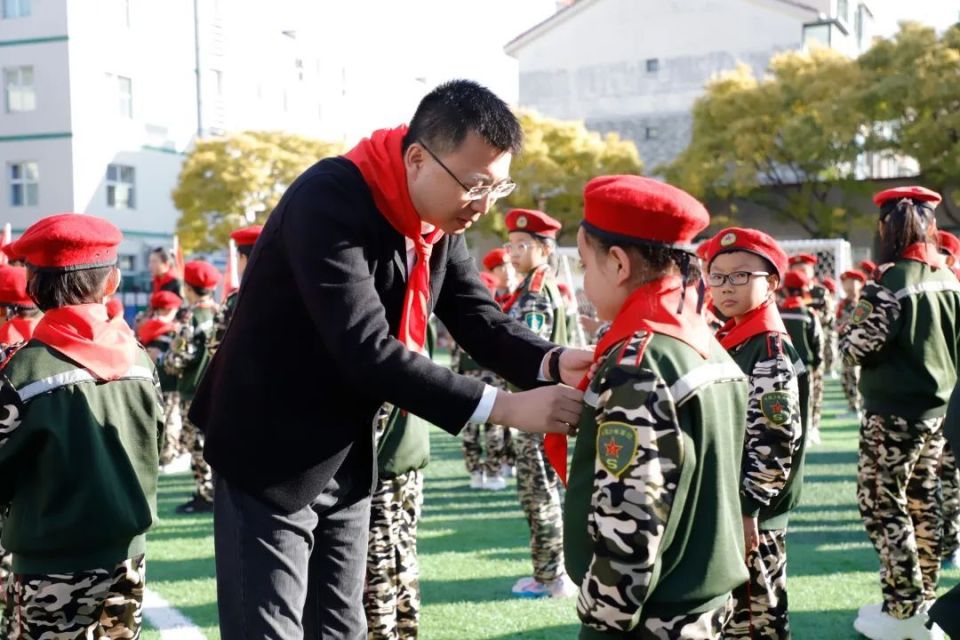"学习二十大,争做好队员"—玉泉区五塔寺东街小学十一三建队日