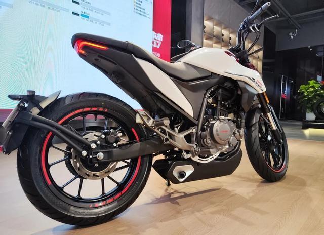 轻量化极致车型188万宗申马拉古蒂新车m250r纯正意式血统