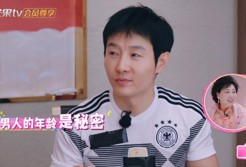 小8岁男演员大献殷勤,柳岩妈妈一脸嫌弃,癞蛤蟆想吃天鹅肉?