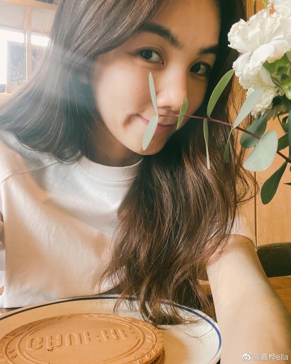 ella自曝童年被侵犯出道后在工作上也遇过性骚扰