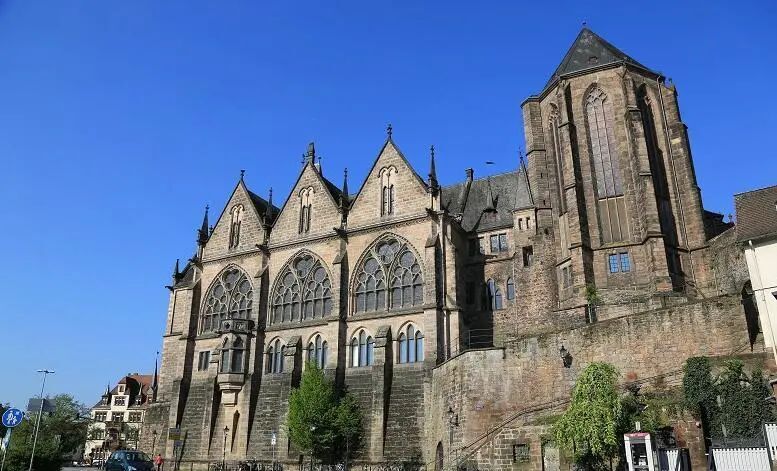 记得那年在德国马尔堡,寻找格林兄弟的母校——马尔堡大学的某栋建筑.