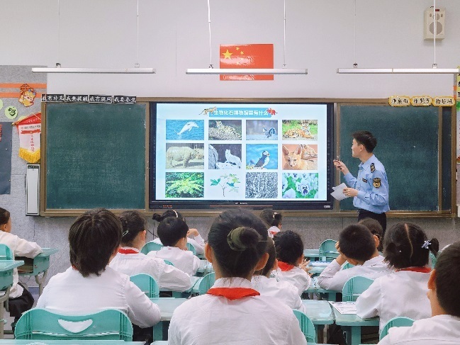 青岛市生态环境局即墨分局开展国际生物多样性日主题宣传活动