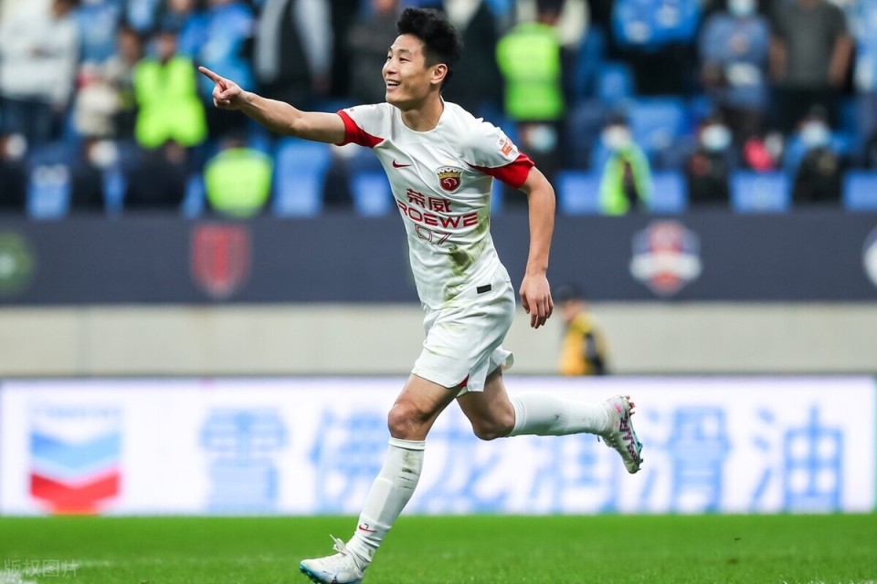 的武磊已经33岁,也是现役球员中留洋比较成功的一个,而且破过巴萨大门