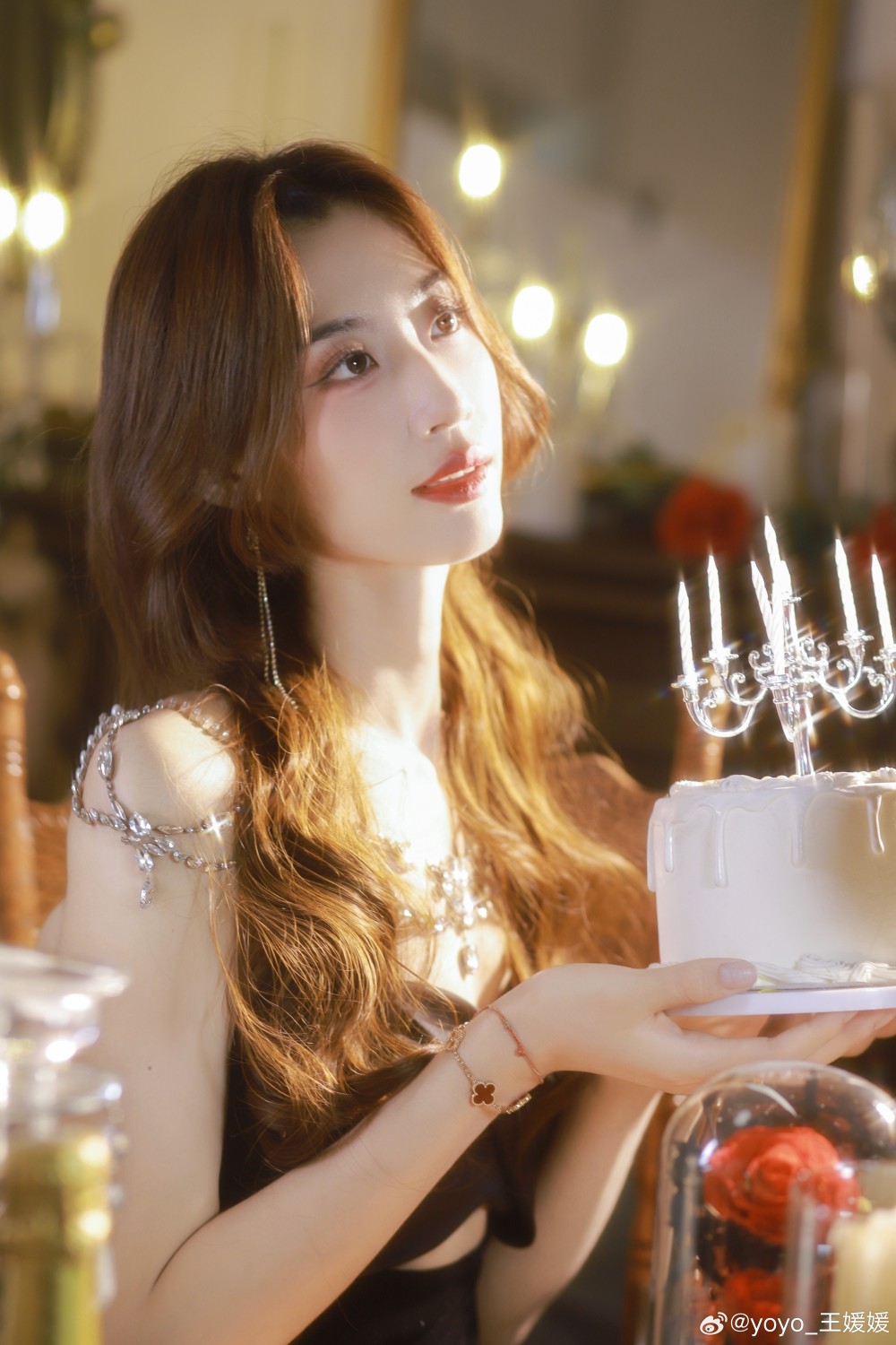 女排国手王媛媛迎来27岁生日,唯美写真漂亮甜美_腾讯新闻