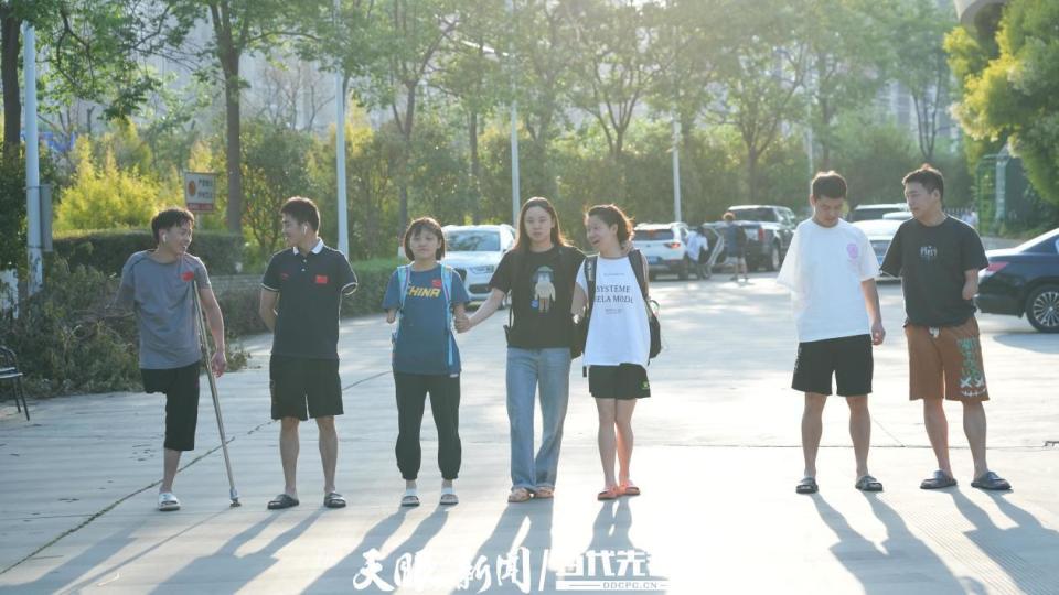 备战巴黎残奥会的他们说：生活或许有缺憾，但青春就是不留遗憾！_腾讯新闻