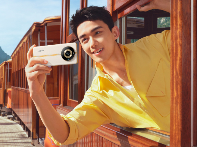 吴磊成为真我全球品牌代言人真我11pro首创2亿单摄变焦