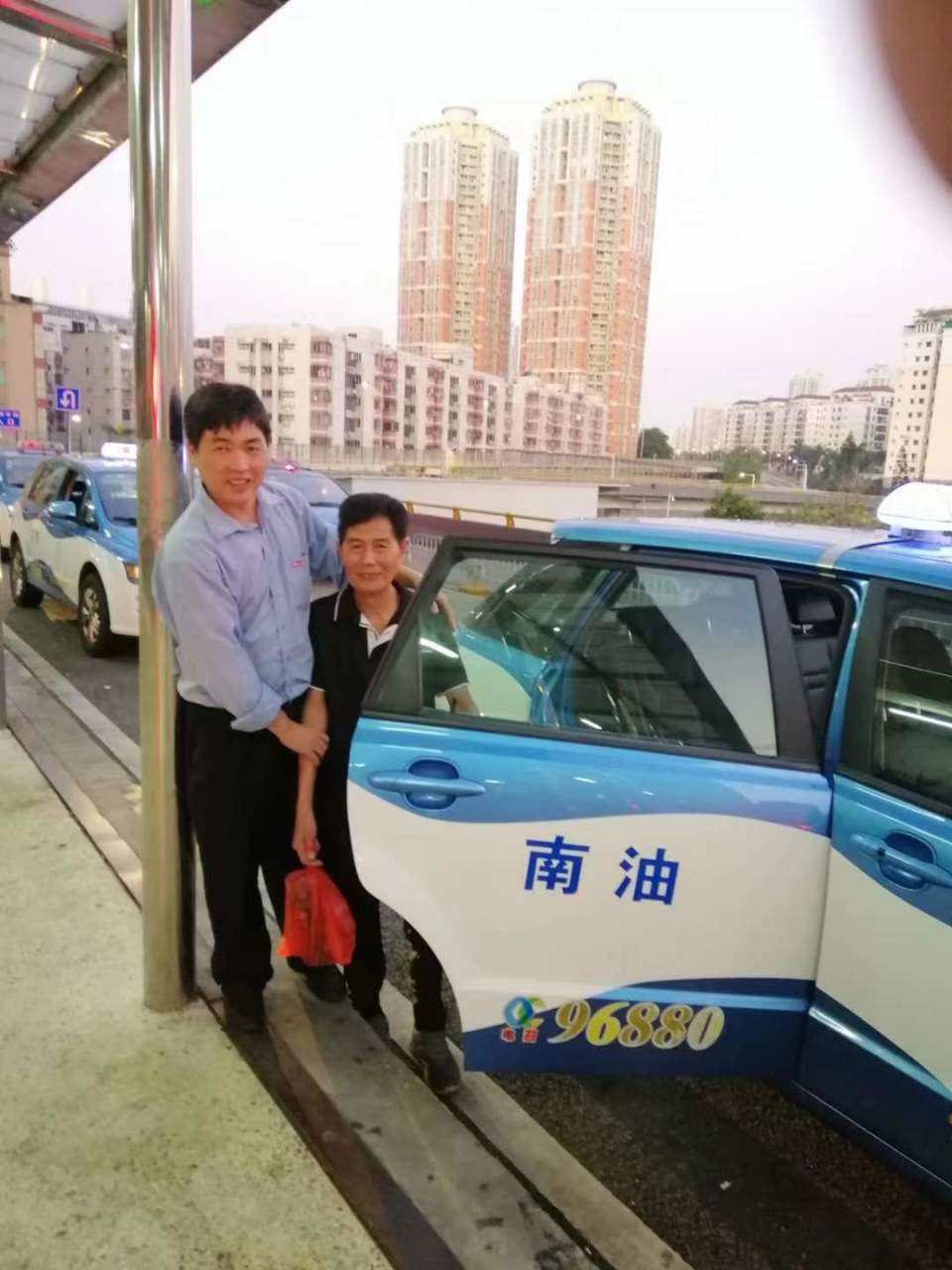 广东省五一劳动奖章获得者李忠:争做城市文明形象"代