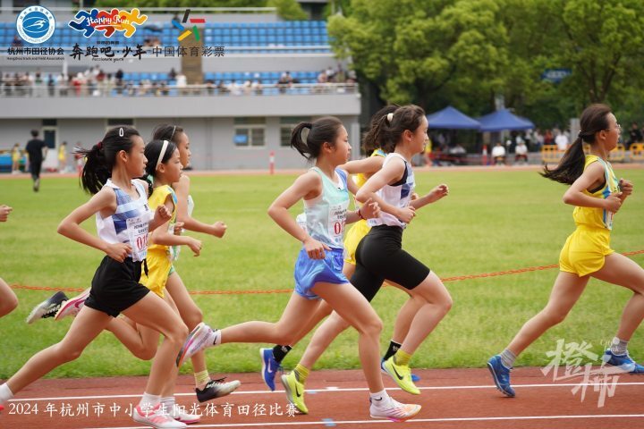 4分59秒41杭州五年级女生童馨然获1500米和800米双料冠军