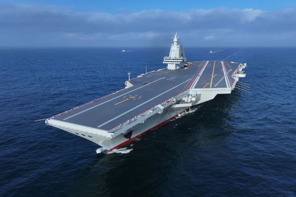 5月8日下午,我国第三艘航母福建舰圆满完成为期8天的首次航行试验任务