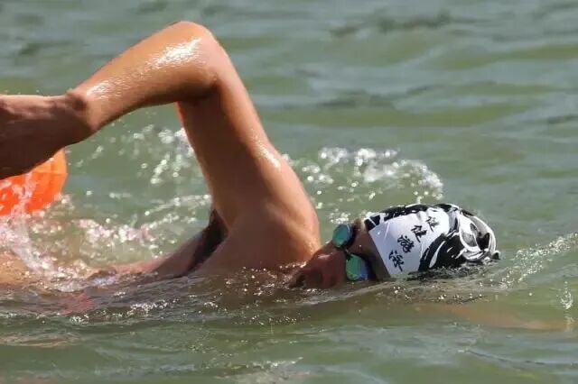 游泳干货 - 气温转变，户外游泳的3个技巧