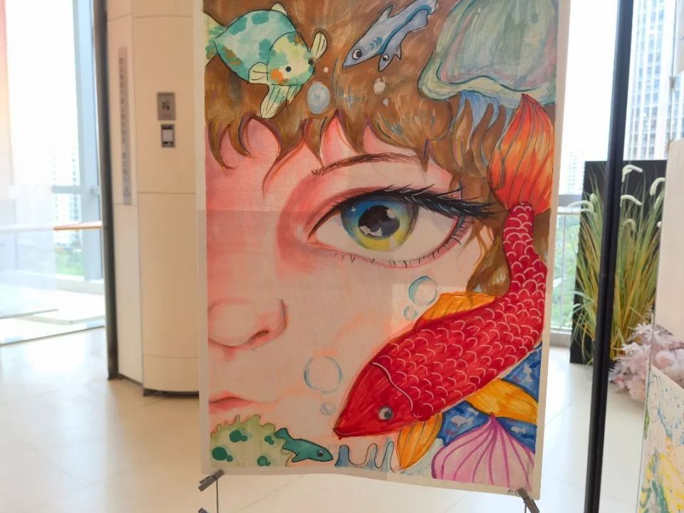 本次绘画作品展选取一等奖64幅作品进行展出.