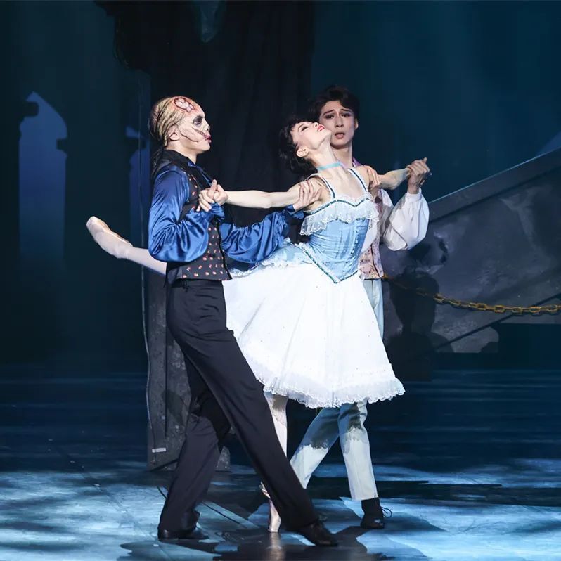 歌剧魅影中最后那一朵没有送出的玫瑰