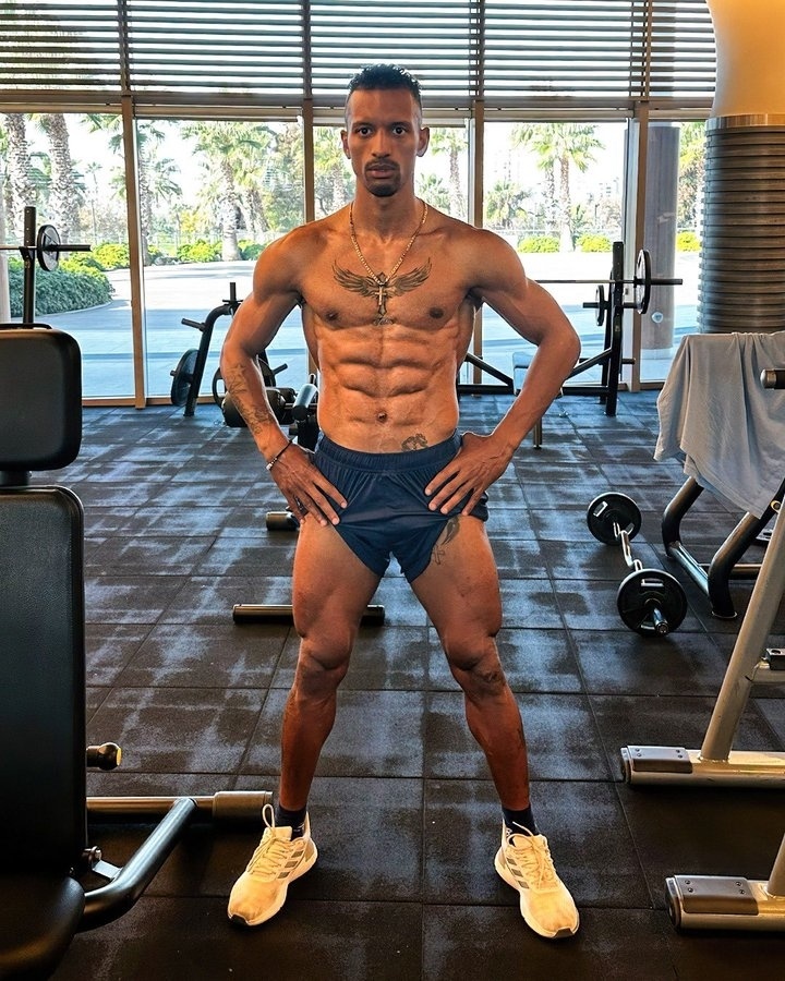 这身材如何37岁纳尼晒健身照六块腹肌线条明显