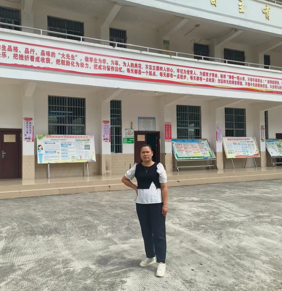 躬耕教坛强国有我老师风采展示七用心耕耘笃行致远记凌云县逻楼镇初级