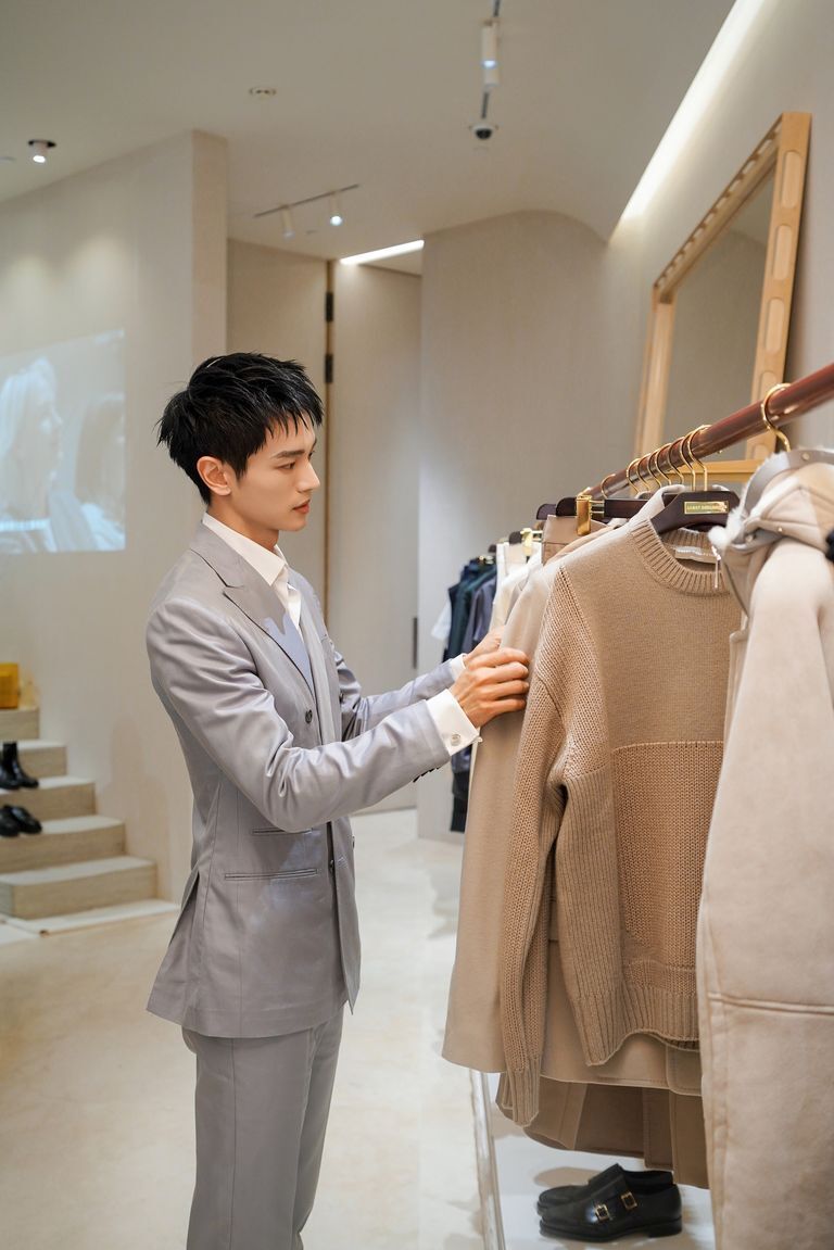 anest collective成都ifs精品店正式启幕 谭卓与黄曦彦漫步全新质感