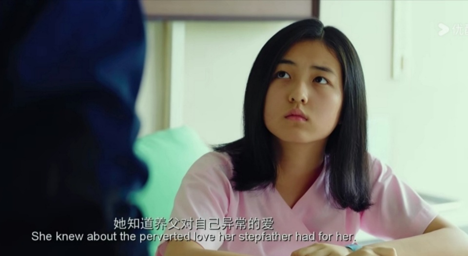 唐人街探案两处疑点思诺杀掉的男孩丹和为思诺疯狂的养父