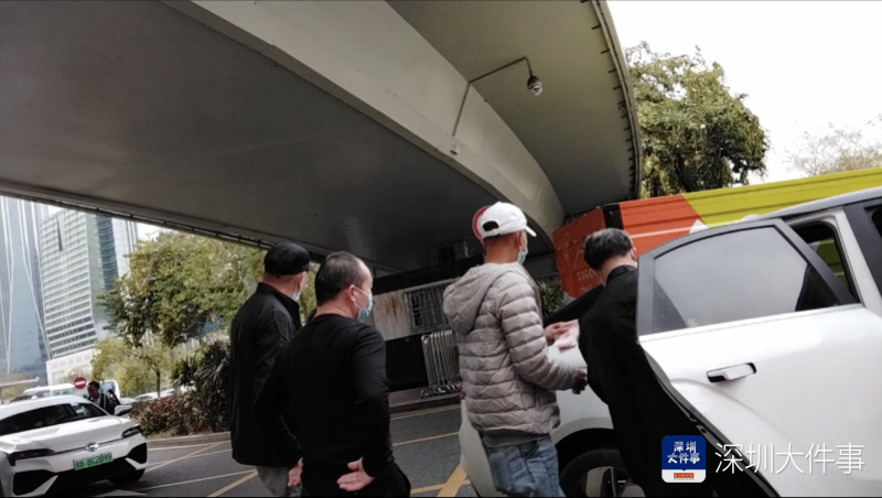 南都调查：罗湖口岸黑车揽客兴起 或新车跑单 或抽佣过千_腾讯新闻